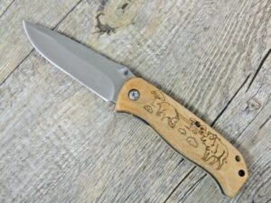 Coltello serramanico in legno con incisione cinchiale (18cm)