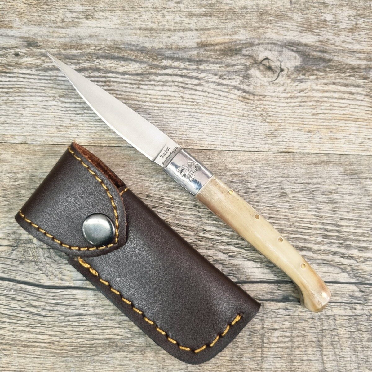 Coltello Pattada Manico In Corno Di Montone Lama Da 8 Cm (17,5Cm Totali) - Lady M Sardegna Coltello Pattada Manico In Corno Di Montone Lama Da 8 Cm (17,5Cm Totali)