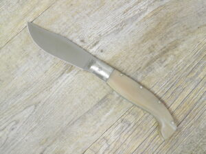 Coltello artigianale Arburesa in corno di bue satinato da scuoio (21cm)