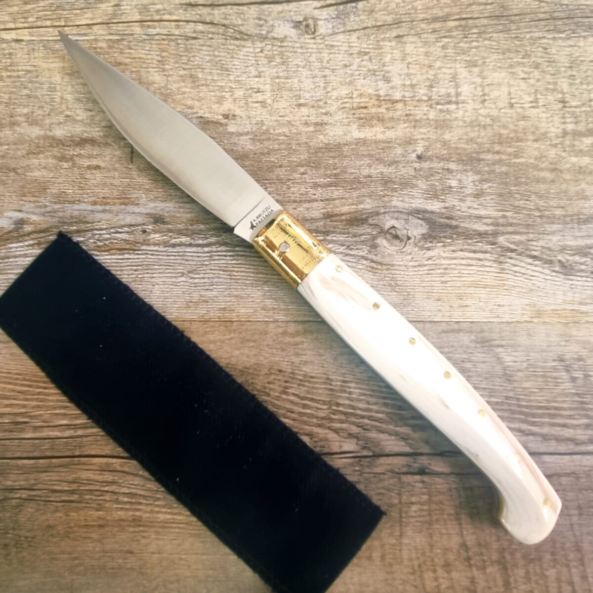 Coltello Pattada Brotzu Manico In Corno Di Bue Lucido (33Cm) Lama 15Cm - Lady M Sardegna Coltello Pattada Brotzu Manico In Corno Di Bue Lucido (33Cm) Lama 15Cm