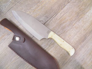 Coltello Santoku artigianale Cuoco con manico in osso di tibia (31cm)
