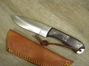 Coltello  lama fissa con Fodero in CUOIO  (22,5cm)