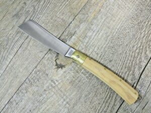 Coltello artigianale Lametta Pintus Manico In L'egno D'ulivo in due dimensioni