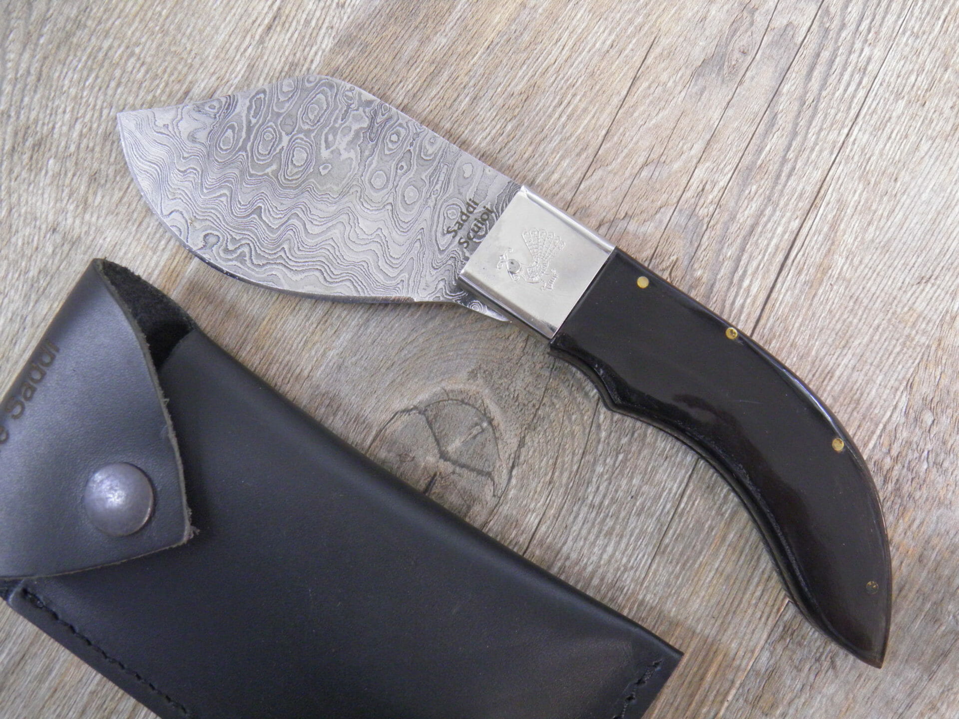 Coltello  da scuoio  lama in damasco corno di bufalo (20,5cm)