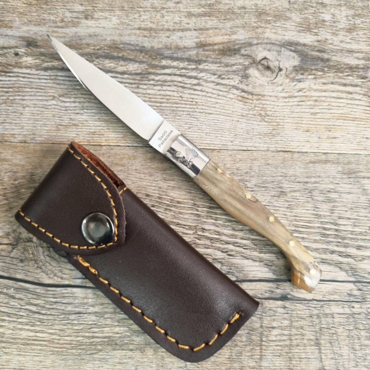 Coltello Pattada Manico In Corno Di Montone (17,5Cm) Lama Da 8 Cm - Lady M Sardegna Coltello Pattada Manico In Corno Di Montone (17,5Cm) Lama Da 8 Cm