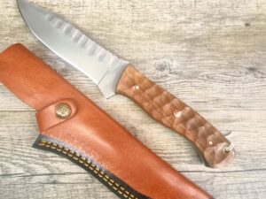 Coltello Fatto a Mano manico In Legno di ulivo Fodero in CUOIO (28cm)