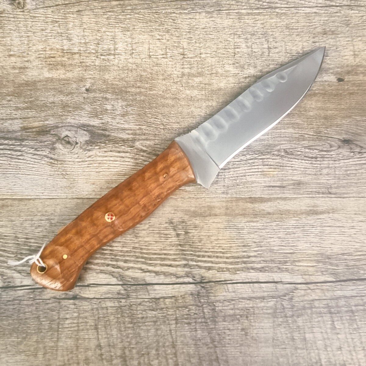 20261012_192331 Coltello Fatto A Mano Manico In Legno Di Ulivo Fodero In Cuoio (28Cm) - Lady M Sardegna