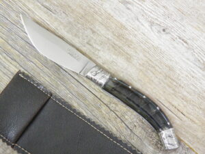 Coltello artigianale Arburesa in corno di montone da scuoio con anima (18,5cm)