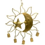 Campanaccio Sole Luna In Metallo Dorato 5 Campanelle Scacciapensieri  (35 X 27 Cm)