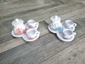 Ceramica sarda servizio da caffè corallo a marcherita x 2 con zuccheriera 3 colori a scelta
