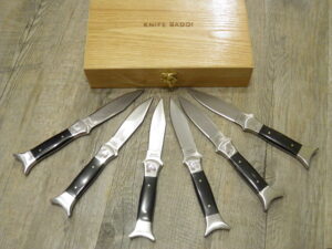 Set 6 Coltelli Sinniesa Da Tavola manico in corno di Bufalo con custodia in legno