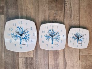 Ceramica Sarda Corallo Azzurro Orologio Da Parete Quadrato in 3 misure