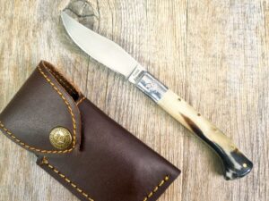 Coltello Artigianale arburesa manico corno di Montone da scuoio (17cm)