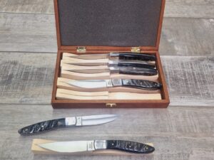 Set 6 Coltelli Pattada Da Tavola manico in corno di muflone con custodia in legno