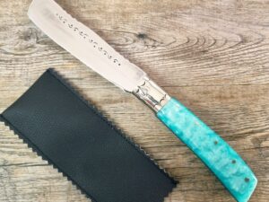 Cuchillo de minero artesanal con mango de resina pigmentada (22,5 cm)