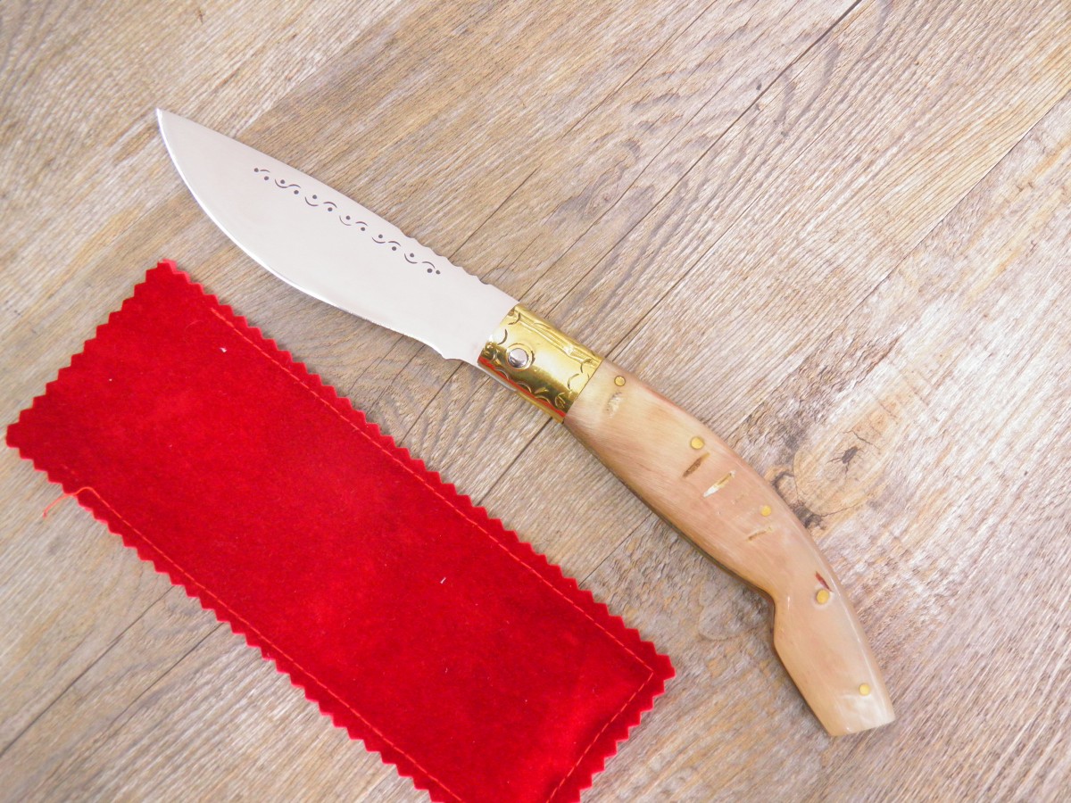 Handcrafted arburesa skinning knife with mouflon horn handle (25cm)