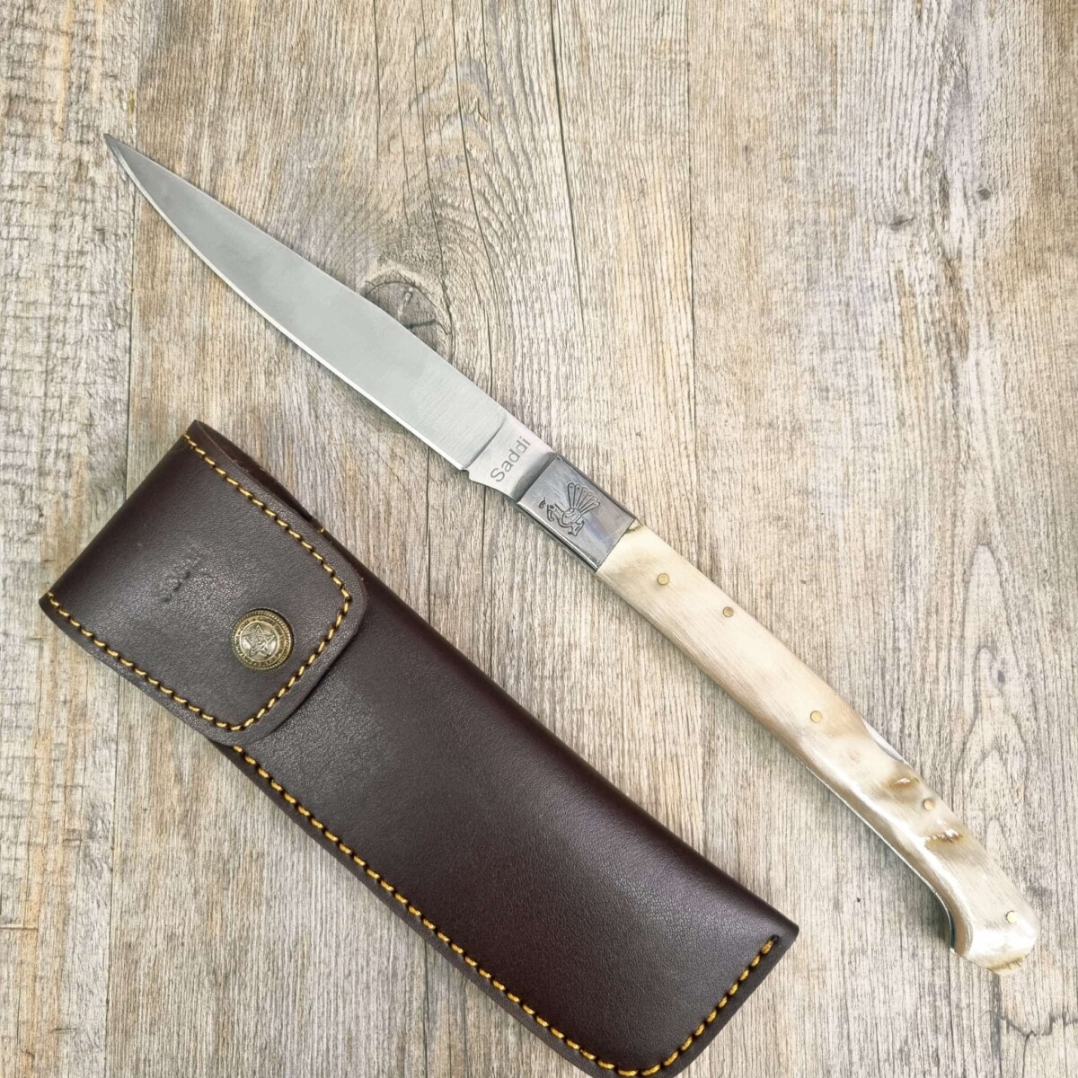 Coltello Pattada Con Blocco Lama Manico In Corno Di Montone (32Cm) - Lady M Sardegna Coltello Pattada Con Blocco Lama Manico In Corno Di Montone (32Cm)