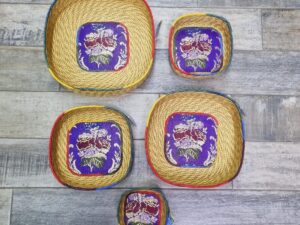 Cesto  portaoggetti quadrato Con Broccato viola Costume Sardo