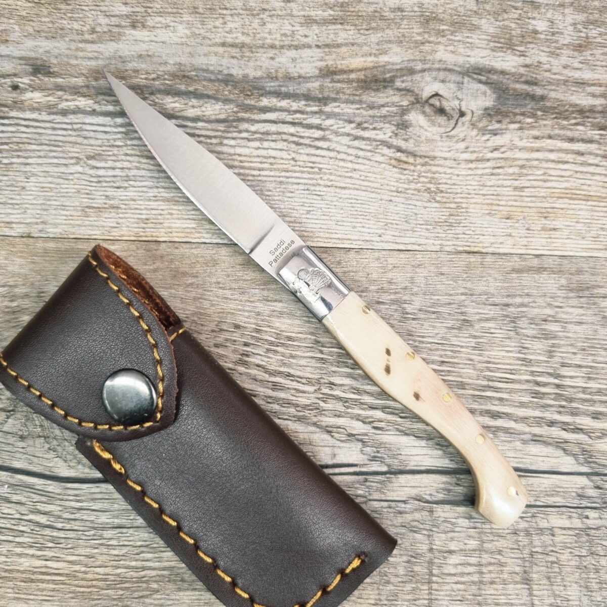 Coltello Pattada Manico In Corno Di Montone Lama Da 8 Cm (17,5Cm Totali) - Lady M Sardegna Coltello Pattada Manico In Corno Di Montone Lama Da 8 Cm (17,5Cm Totali)