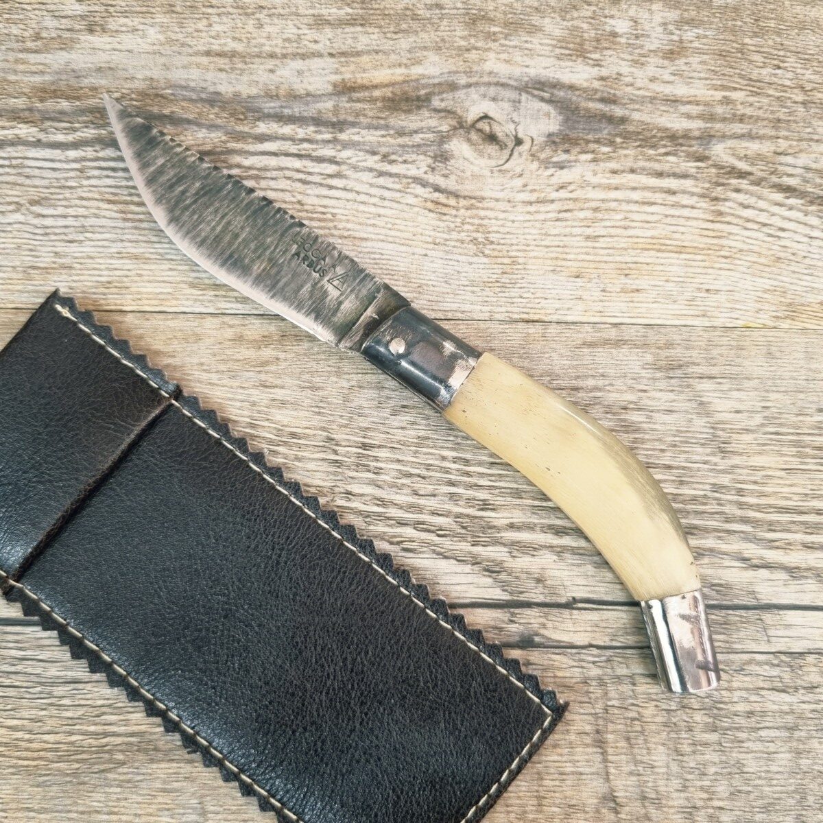 Coltello Artigianale Arburesa In Montone Lama Forgiata Da Scuoio (18Cm) - Lady M Sardegna Coltello Artigianale Arburesa In Montone Lama Forgiata Da Scuoio (18Cm)