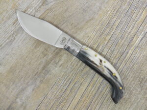 Coltello tipo Arburesa Manico in corno di montone grezzo (17cm)
