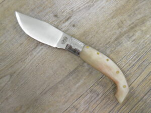 Coltello tipo Arburesa Manico in corno di montone grezzo (17cm)