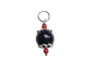 Ciondolo Su Coccu Con corallo medio (1cm) in argento Portafortuna