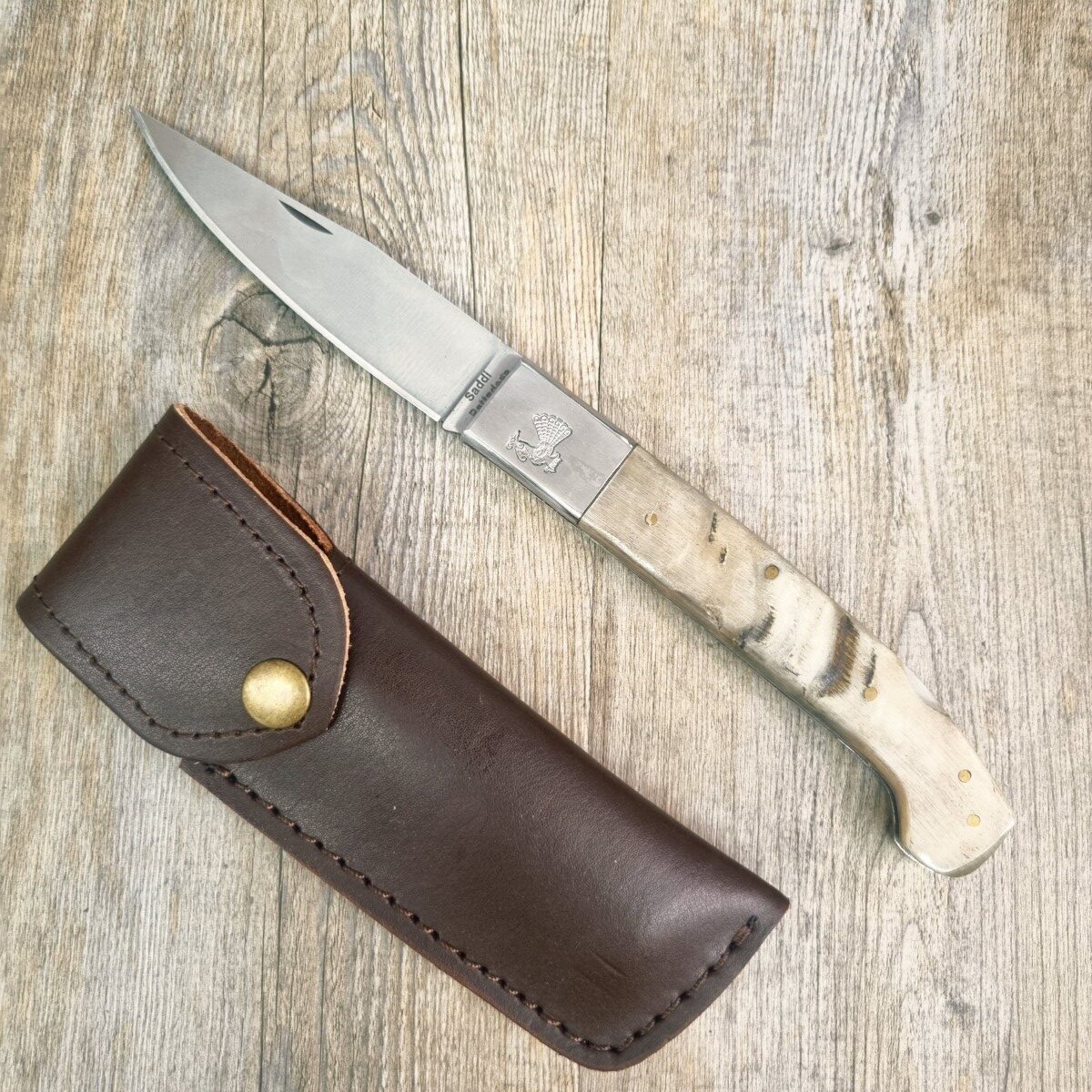 Coltello Pattada Con Blocco Lama Manico In Corno Di Montone (26,5Cm) - Lady M Sardegna Coltello Pattada Con Blocco Lama Manico In Corno Di Montone (26,5Cm)