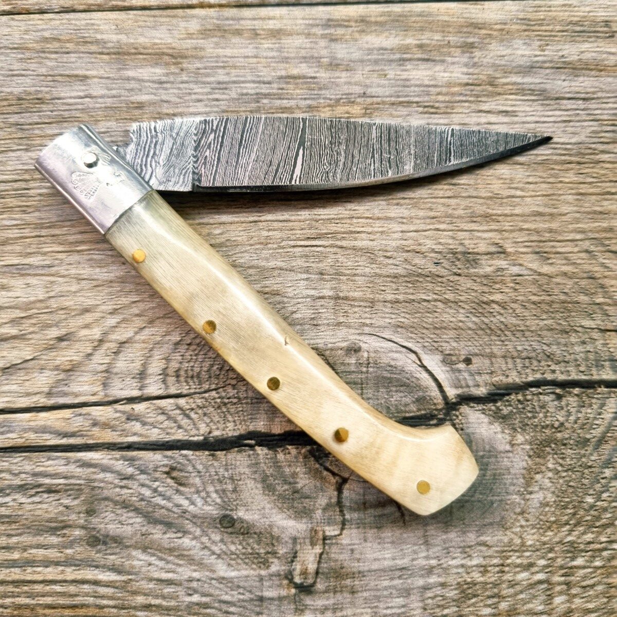 Coltello Pattada Damasco Manico In Corno Di Montone (17Cm) - Lady M Sardegna Coltello Pattada Damasco Manico In Corno Di Montone (17Cm) - Lady M Sardegna