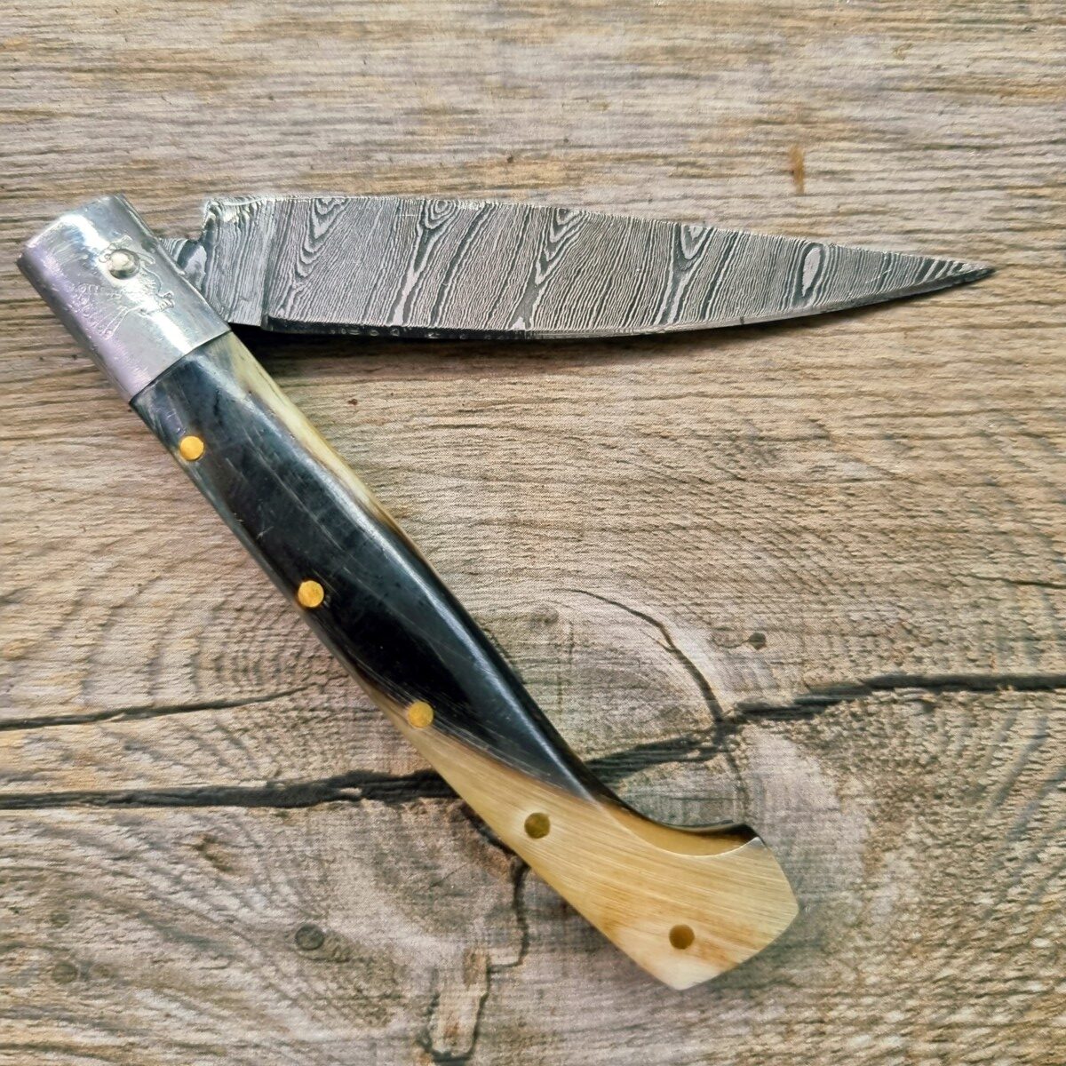 Coltello Pattada Damasco Manico In Corno Di Montone (17Cm) - Lady M Sardegna Coltello Pattada Damasco Manico In Corno Di Montone (17Cm) - Lady M Sardegna