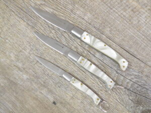 Coltello Tipo Pattada  Manico In Resina Madre Perla Portachiavi