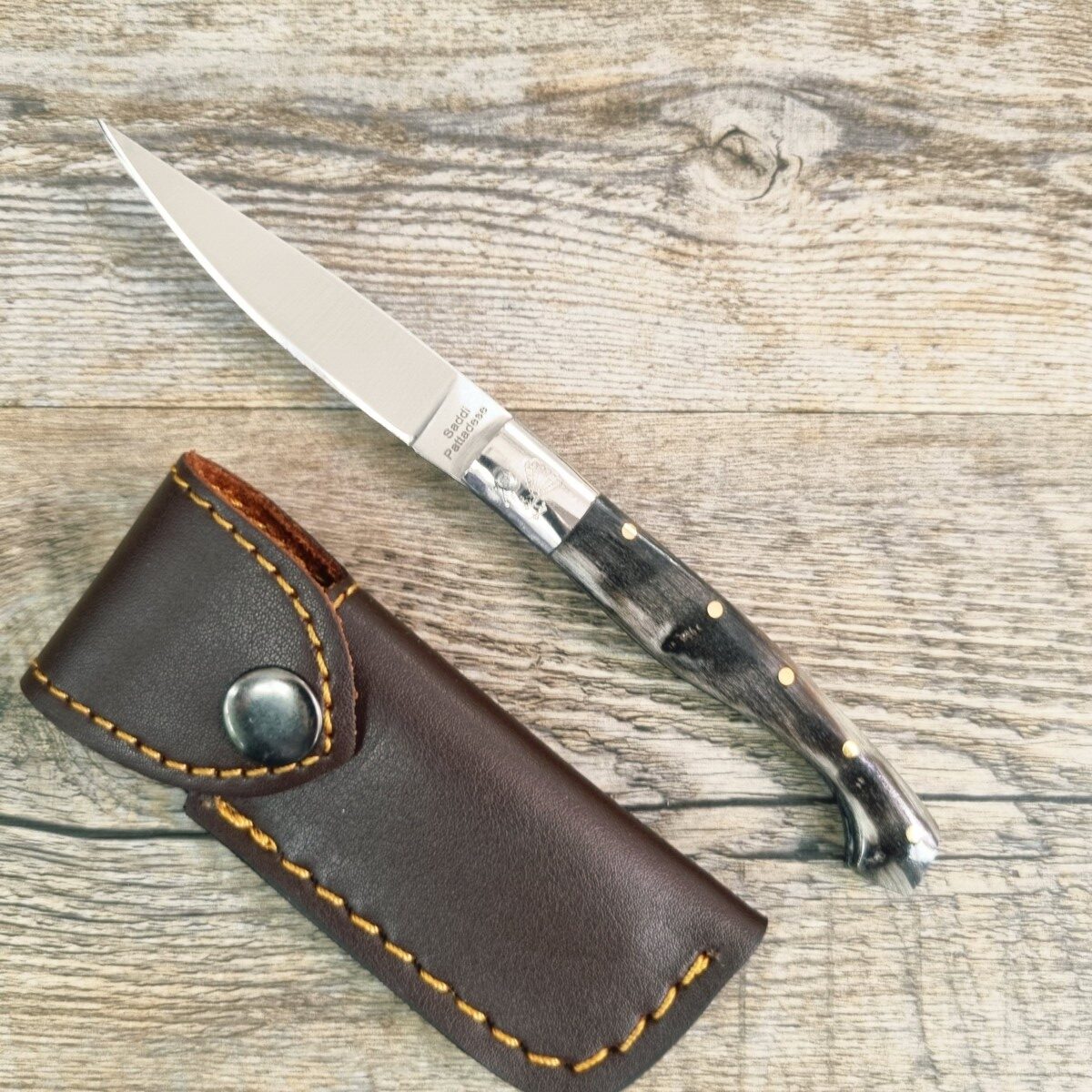 Coltello Pattada Manico In Corno Di Montone (17,5Cm) Lama Da 8 Cm - Lady M Sardegna Coltello Pattada Manico In Corno Di Montone (17,5Cm) Lama Da 8 Cm