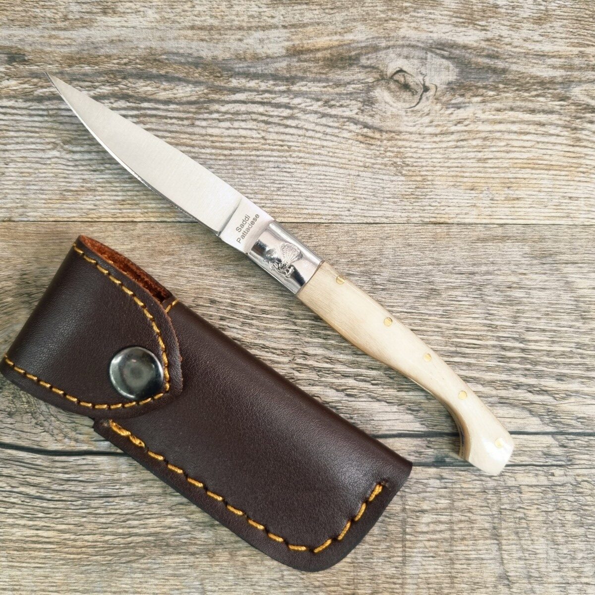 Coltello Pattada Manico In Corno Di Montone (17,5Cm) Lama Da 8 Cm - Lady M Sardegna Coltello Pattada Manico In Corno Di Montone (17,5Cm) Lama Da 8 Cm