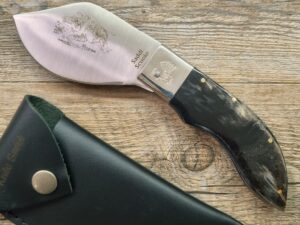 Coltello Da Scuoio Corno Di Montone (20Cm) Con Incisione Cinghiale