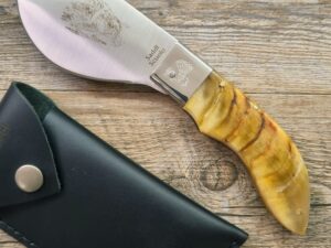Coltello Da Scuoio Corno Di Montone (20Cm) Con Incisione Cinghiale