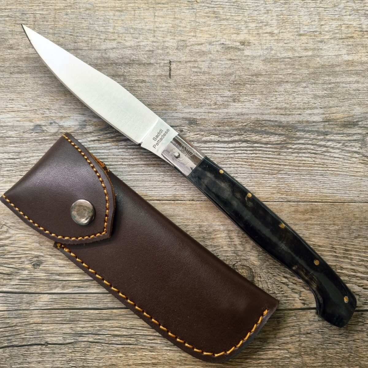 Coltello Artigianale Pattada Manico In Corno Di Montone (27Cm) - Lady M Sardegna Coltello Artigianale Pattada Manico In Corno Di Montone (27Cm)
