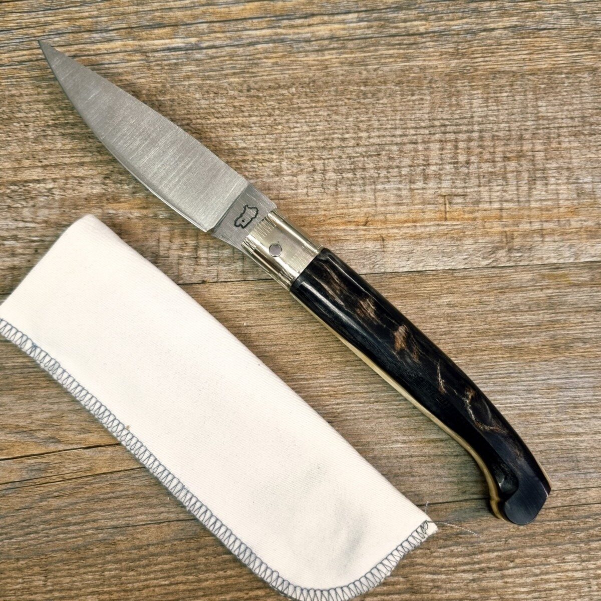 Coltello Fatto A Mano Pattada Manico In Corno Di Montone (24Cm) - Lady M Sardegna Coltello Fatto A Mano Pattada Manico In Corno Di Montone (24Cm)