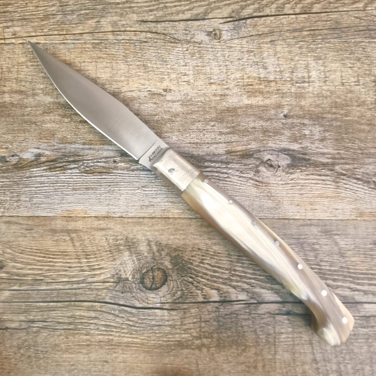 Coltello Pattada Brotzu Manico In Corno Di Bue Satinato Lama Da 15Cm (33Cm) - Lady M Sardegna Coltello Pattada Brotzu Manico In Corno Di Bue Satinato Lama Da 15Cm (33Cm)