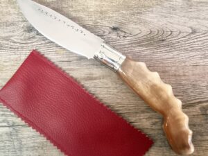 Coltello Artigianale Manico In Corno Di Muflone Lavorato Da Scuoio (24 Cm)