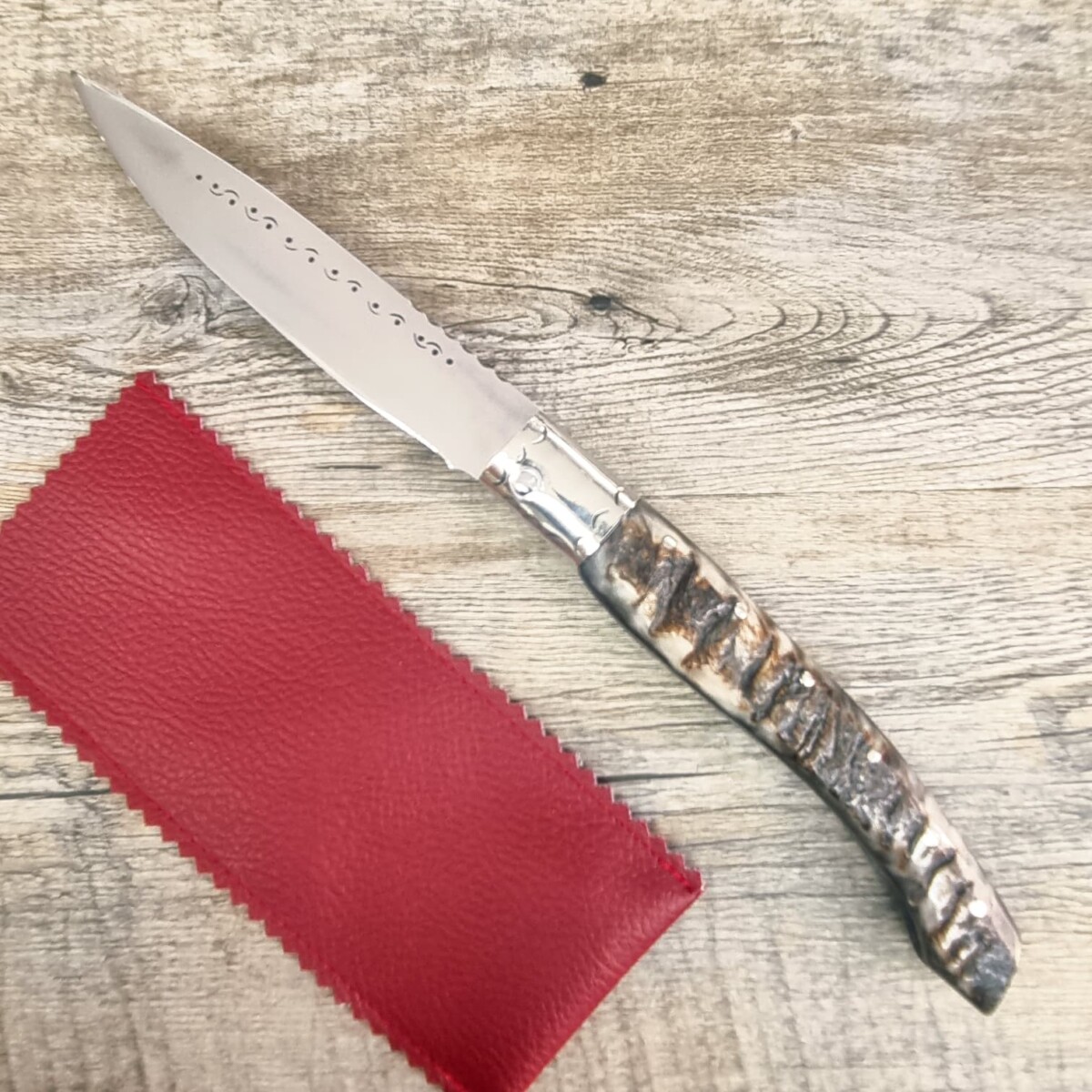 Coltello Artigianale Manico In Corno Di Muflone Grezzo Fiammato Da Scuoio (27 Cm) - Lady M Sardegna Coltello Artigianale Manico In Corno Di Muflone Grezzo Fiammato Da Scuoio (27 Cm)
