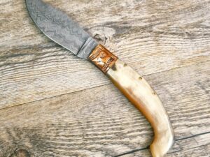 Coltello Tipo Arburesa Manico In Corno Di Montone Grezzo Lama Damasco (19,5Cm)