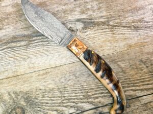 Coltello Tipo Arburesa Manico In Corno Di Montone Grezzo Lama Damasco (19,5Cm)