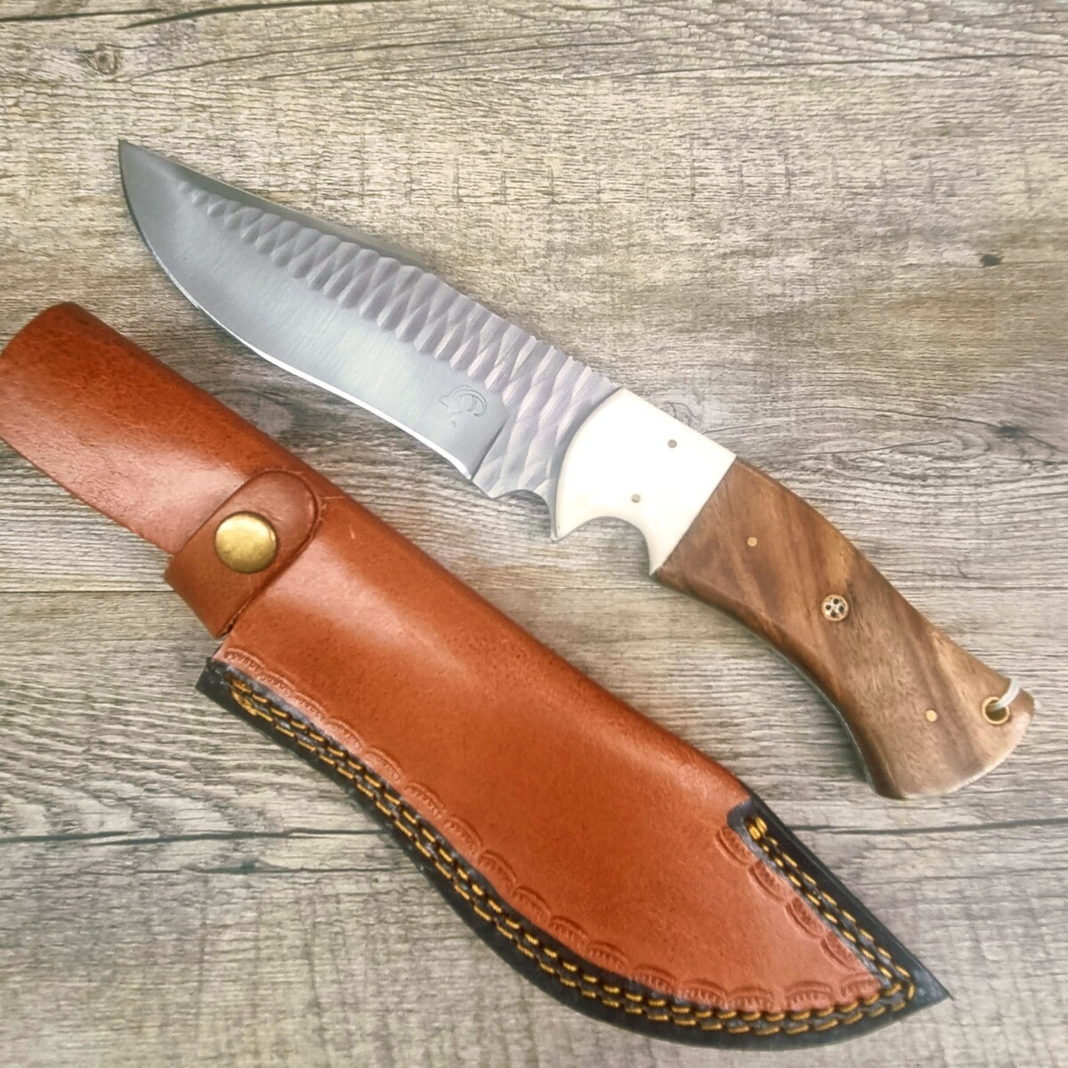 Coltello Fatto A Mano Da Caccia Manico In Legno D'Ulivo Con Fodero Da Cintura (29Cm) - Lady M Sardegna Coltello Fatto A Mano Da Caccia Manico In Legno D'Ulivo Con Fodero Da Cintura (29Cm)