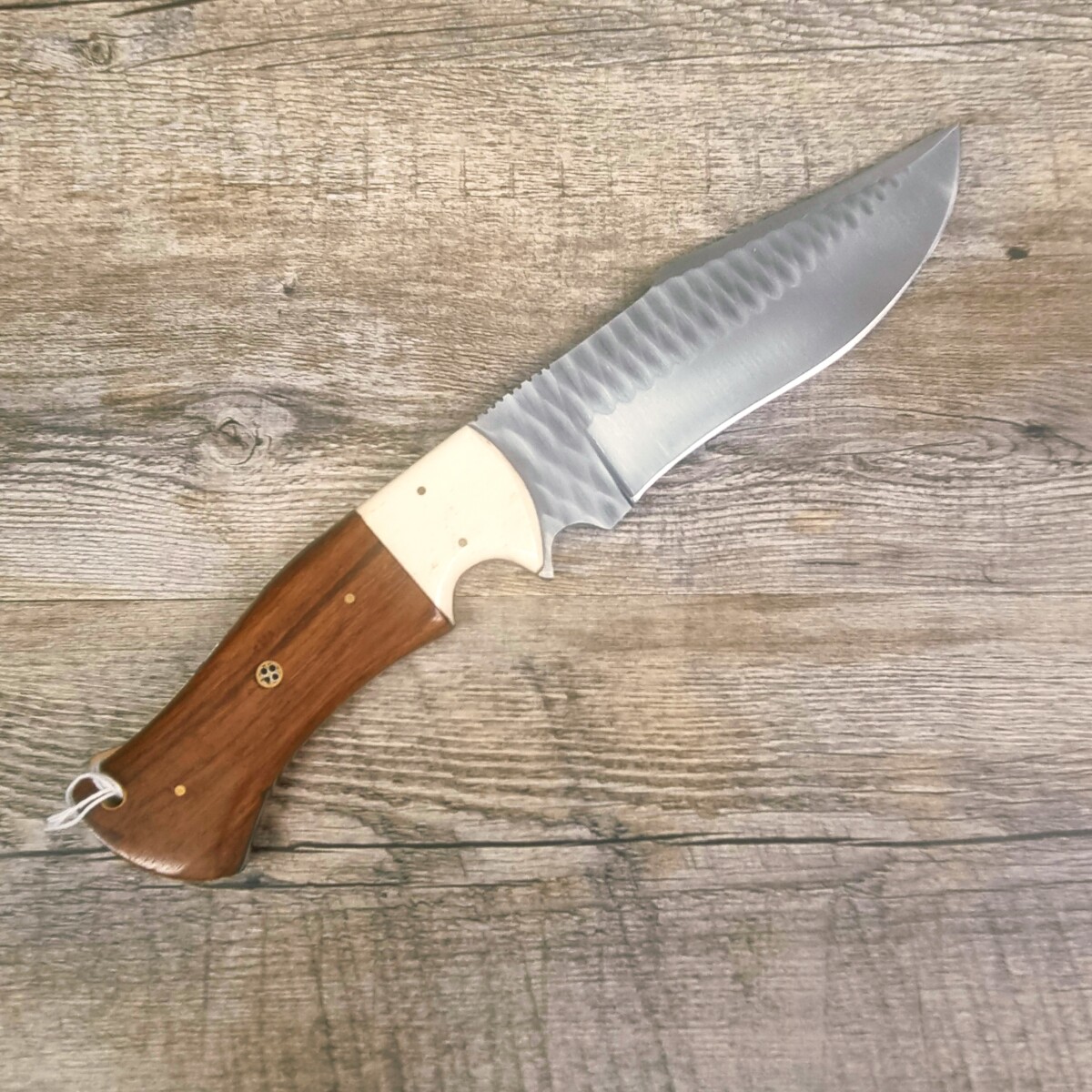 20261012_192215 Coltello Fatto A Mano Da Caccia Manico In Legno D'Ulivo Con Fodero Da Cintura (29Cm) - Lady M Sardegna