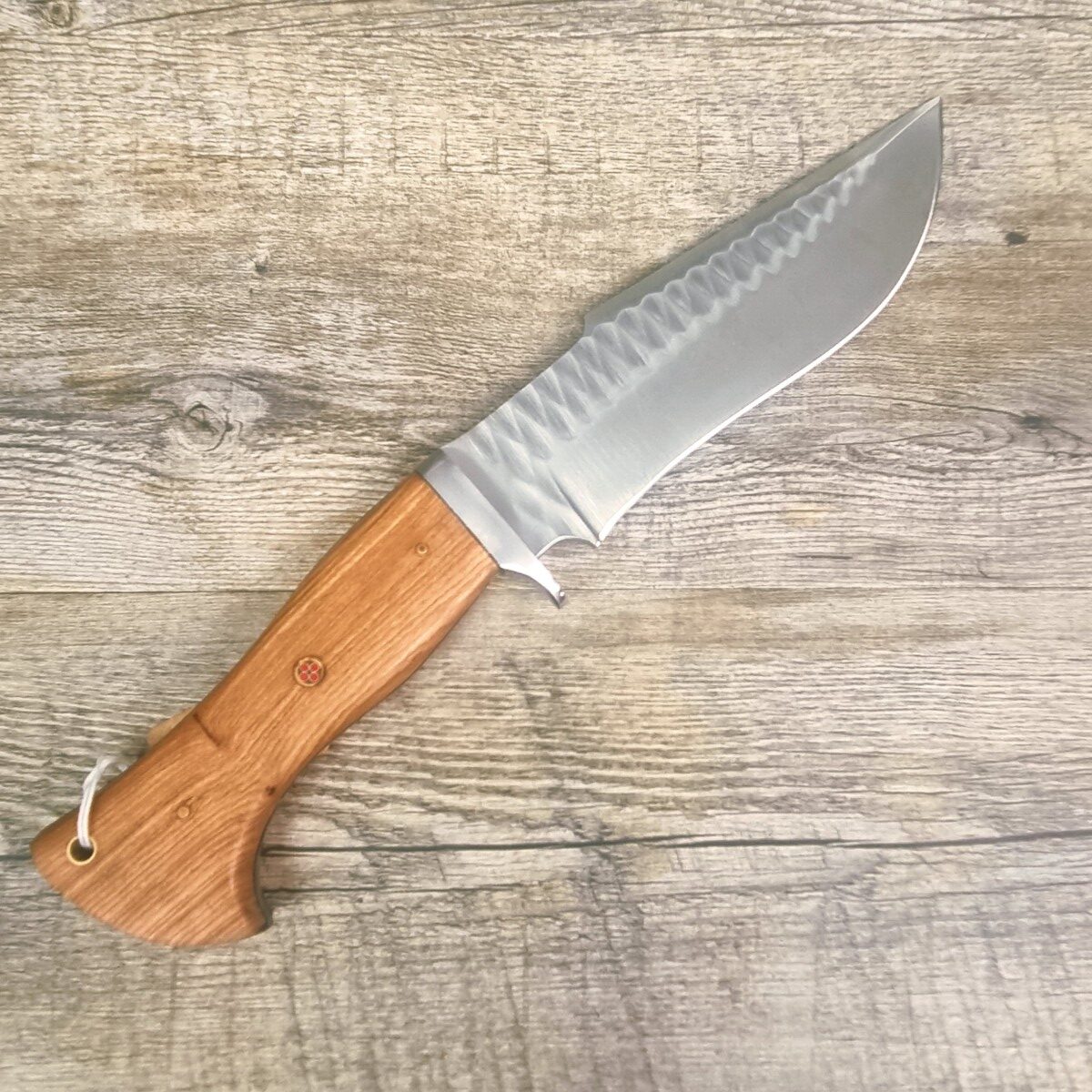 20261012_192307 Coltello Fatto A Mano Da Scuoio Manico In Legno D'Ulivo Con Fodero Da Cintura(29Cm) - Lady M Sardegna