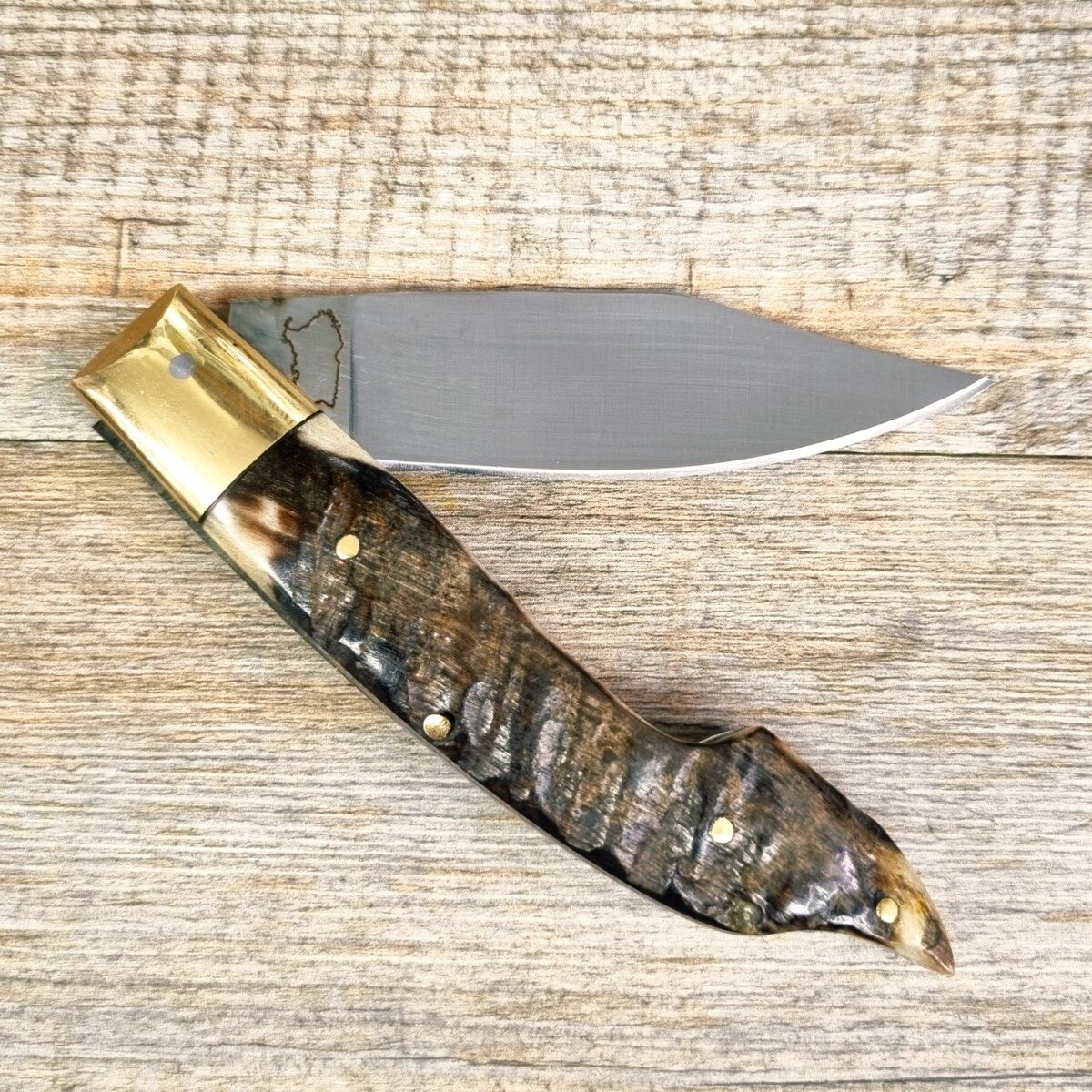 20261027_172830 Coltello Fatto A Mano Foggia Antica Manico In Corno Di Montone Grezzo Con Fodero (21Cm) - Lady M Sardegna