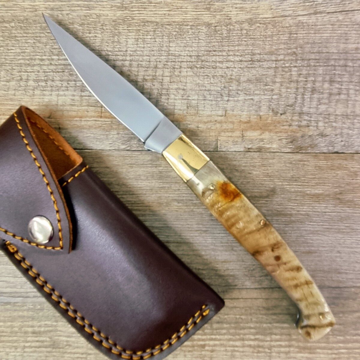 Coltello fatto a mano tipo pattada manico in corno di montone grezzo con fodero (23,5cm)